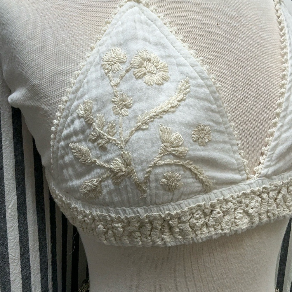 NWT Surf Gypsy top crop soft cotton‎ embroidery tie at back  M adjustable straps